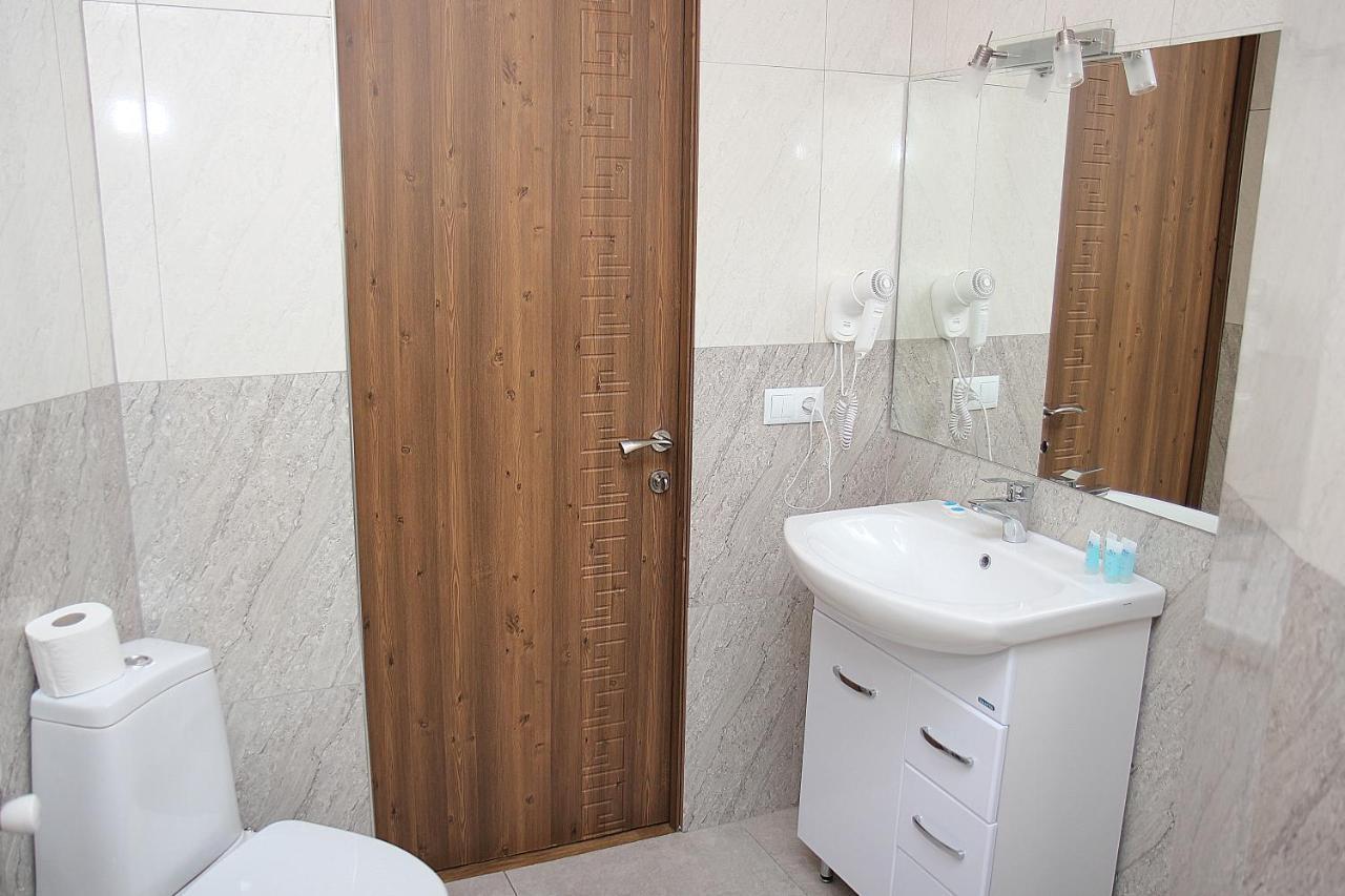 Hotel Dany Tbilisi Bagian luar foto