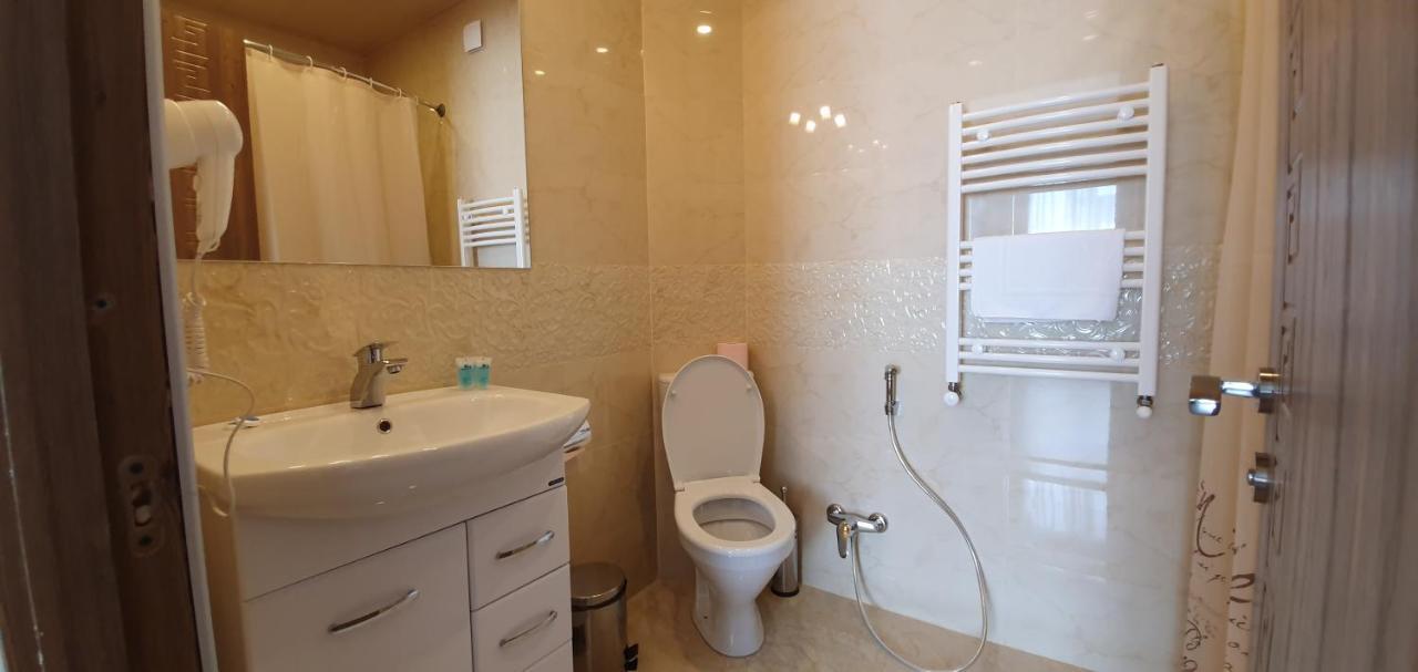 Hotel Dany Tbilisi Bagian luar foto