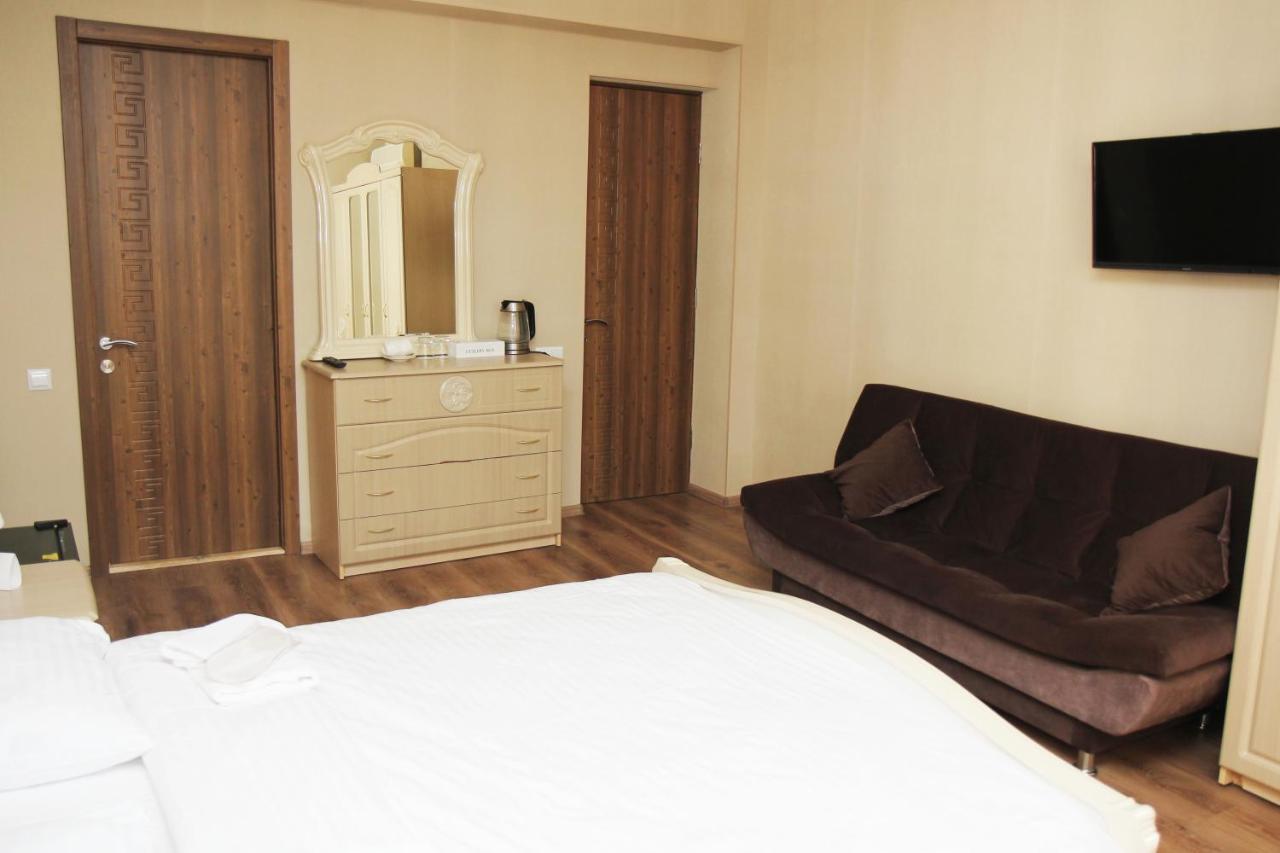 Hotel Dany Tbilisi Bagian luar foto