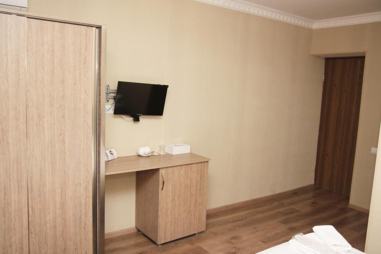Hotel Dany Tbilisi Bagian luar foto