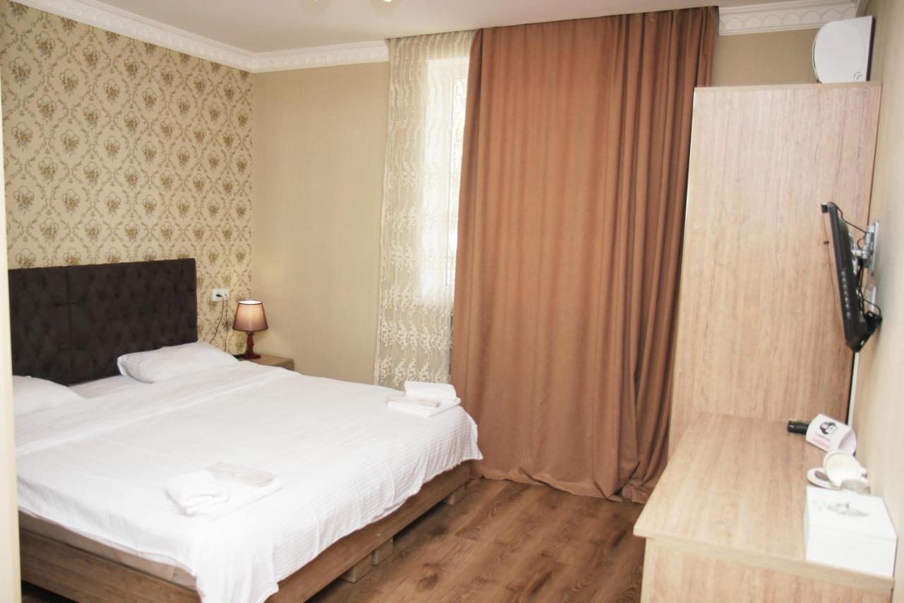 Hotel Dany Tbilisi Bagian luar foto