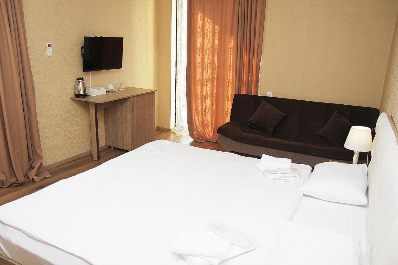 Hotel Dany Tbilisi Bagian luar foto