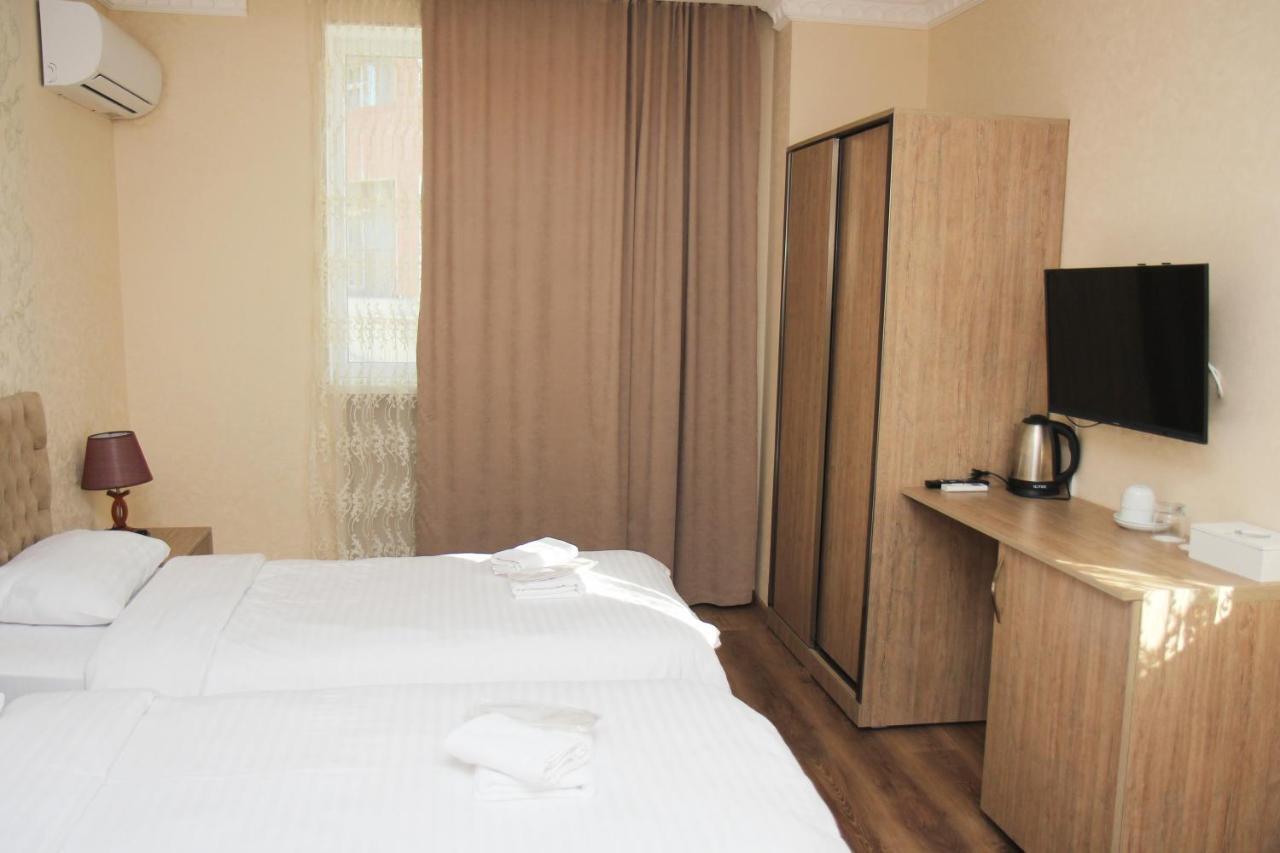 Hotel Dany Tbilisi Bagian luar foto