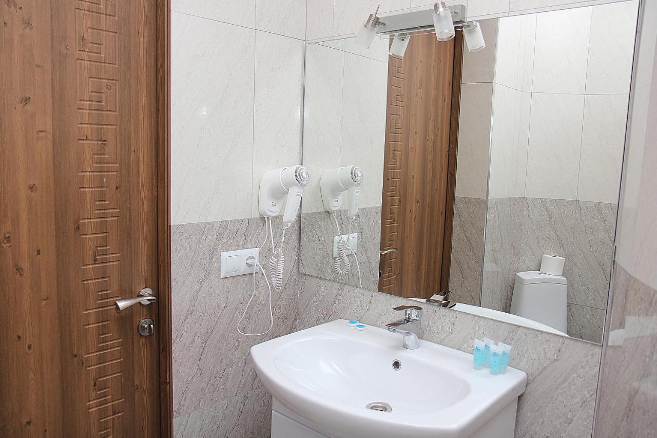 Hotel Dany Tbilisi Bagian luar foto